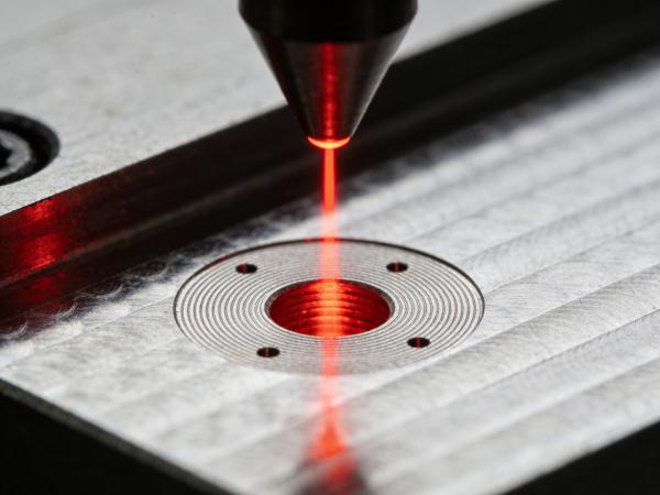 红外飞秒激光切割钛合金薄片盲孔加工 (7)