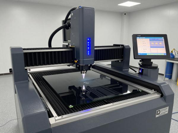 破局“热损伤”困局:紫外飞秒激光切割机在柔性电子与医疗器件中的决胜密码 破局“热损伤”困局:紫外飞秒激光切割机在柔性电子与医疗器件中的决胜密码